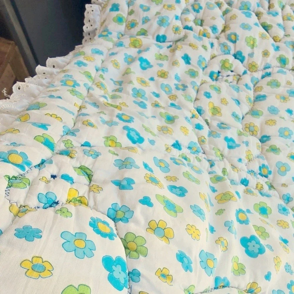 Vintage Handmade Style Animal Patchwork Baby Quilt Floral Eyelet Trim 36x32